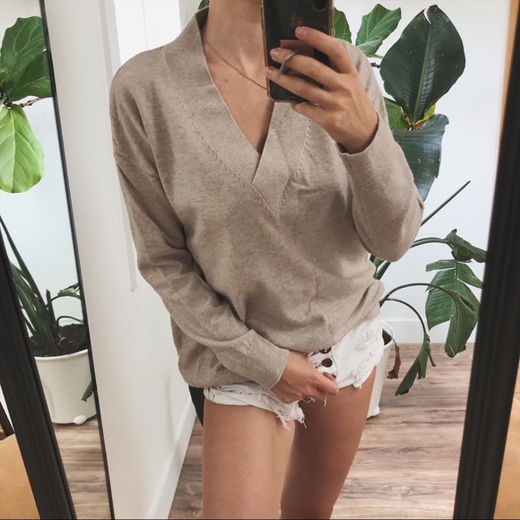 GAP beige v neck sweater - Picture 6 of 8